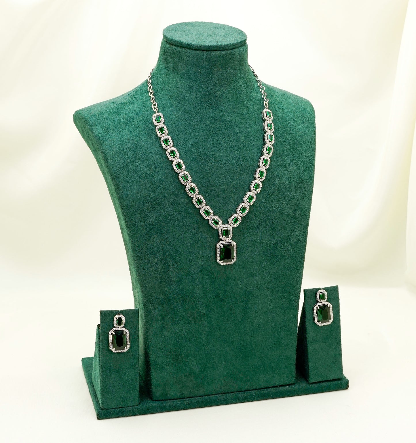Green Elegant Catrine & Halo Necklace and Earrings Set