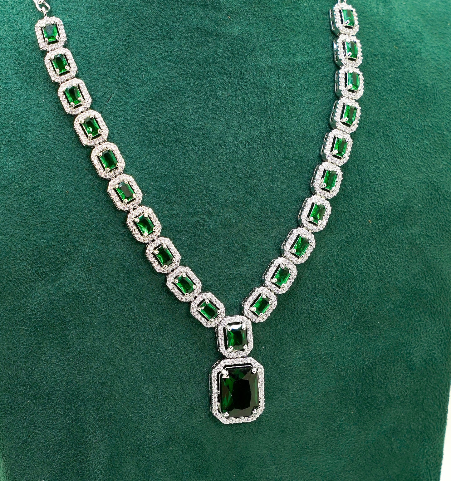 Green Elegant Catrine & Halo Necklace and Earrings Set