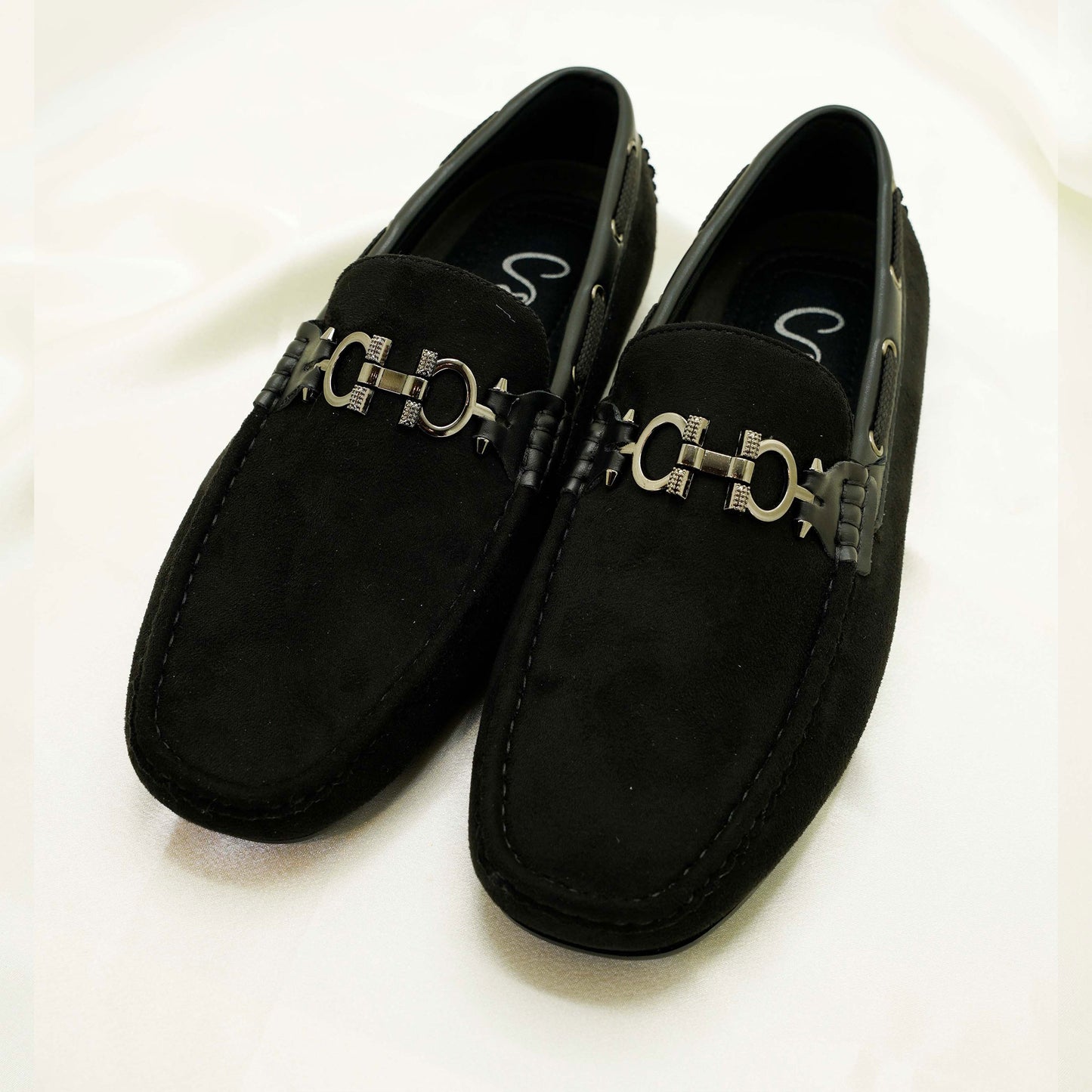 Men’s Suede Loafers – Classic Slip-On Moccasins with Metal Bit Detail for Smart Casual & Formal Wear