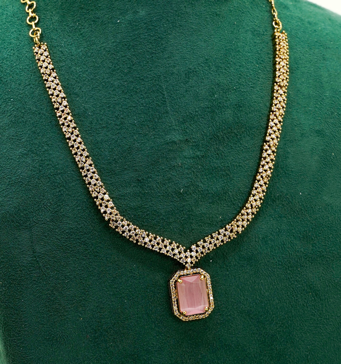 Soft Pink Elegant Catrine & Halo Necklace and Earrings Set