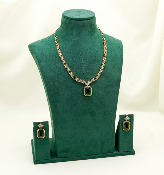 Green Elegant Catrine & Halo Necklace and Earrings Set