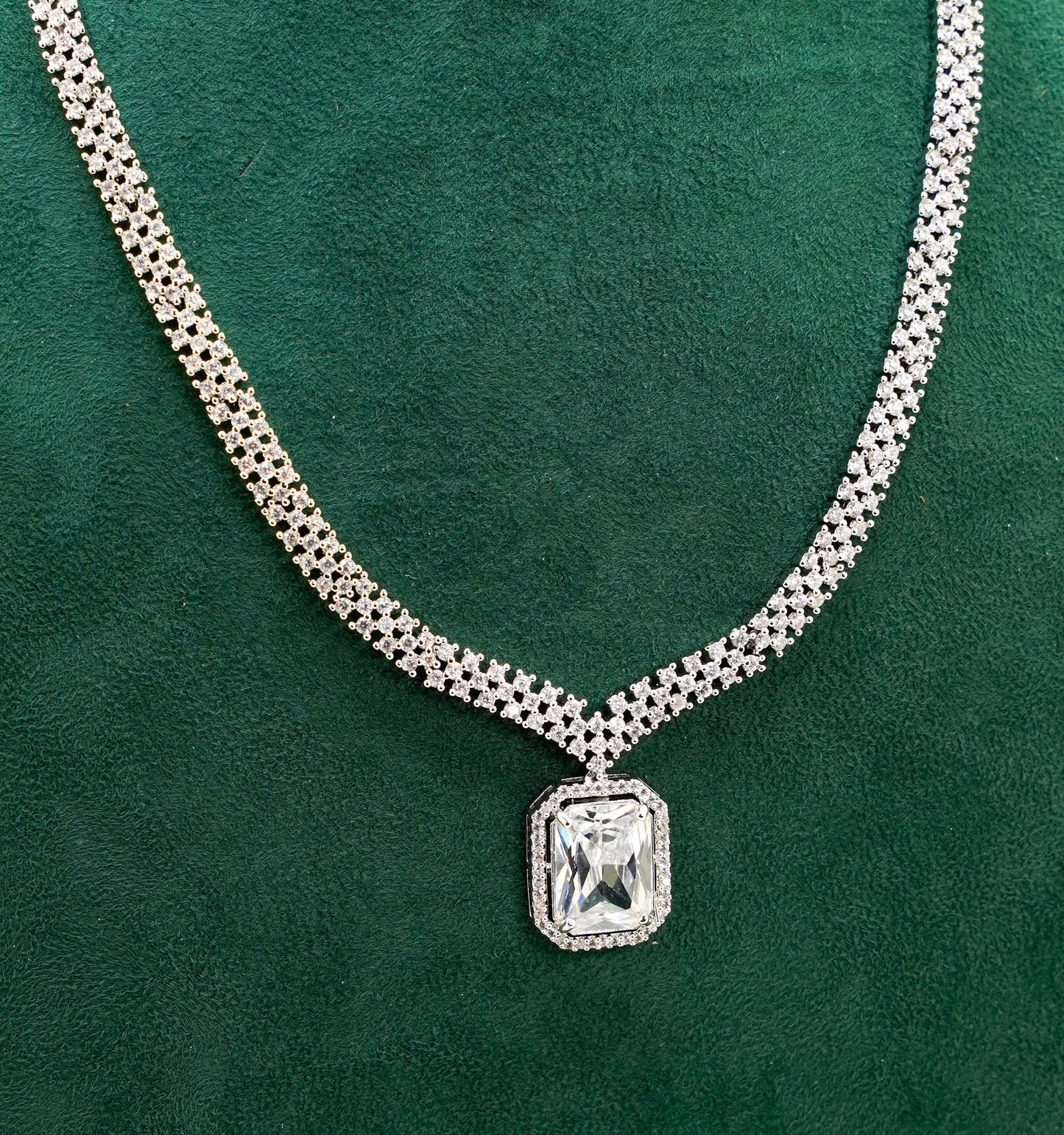 Clear White Elegant Catrine & Halo Necklace and Earrings Set