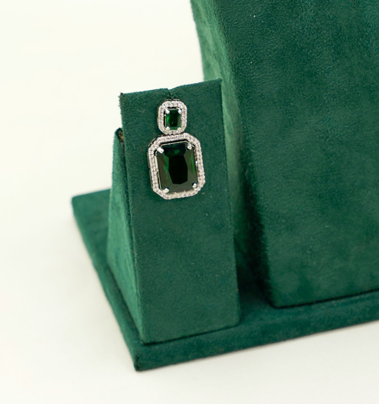 Green Elegant Catrine & Halo Necklace and Earrings Set