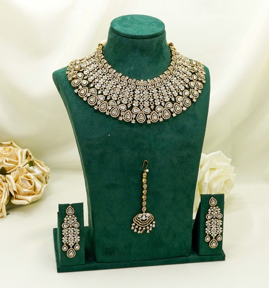 Gold/White Party Set - American Stone Jewellery Set – Necklace Set with Earrings & Tikka