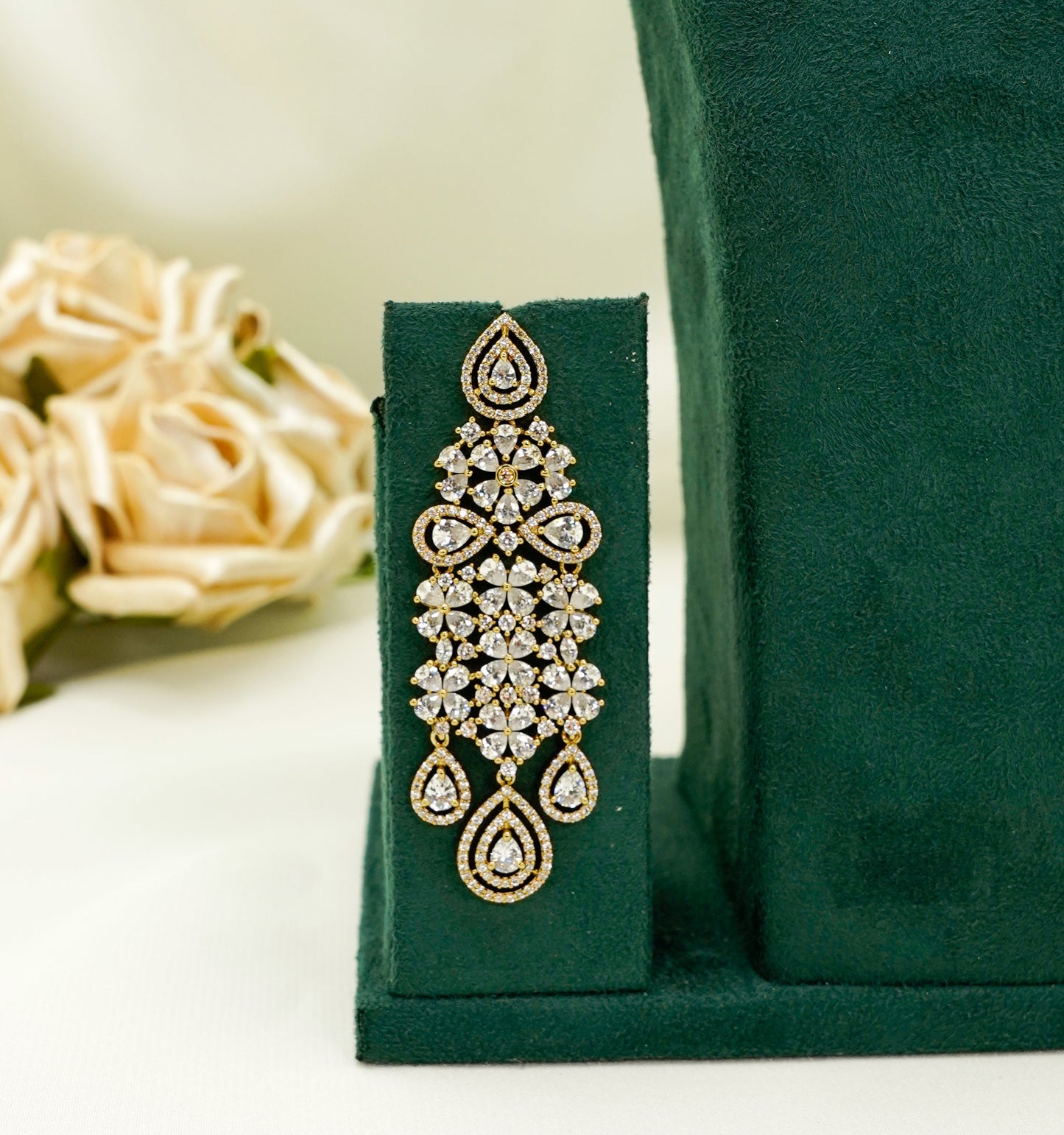 Gold/White Party Set - American Stone Jewellery Set – Necklace Set with Earrings & Tikka