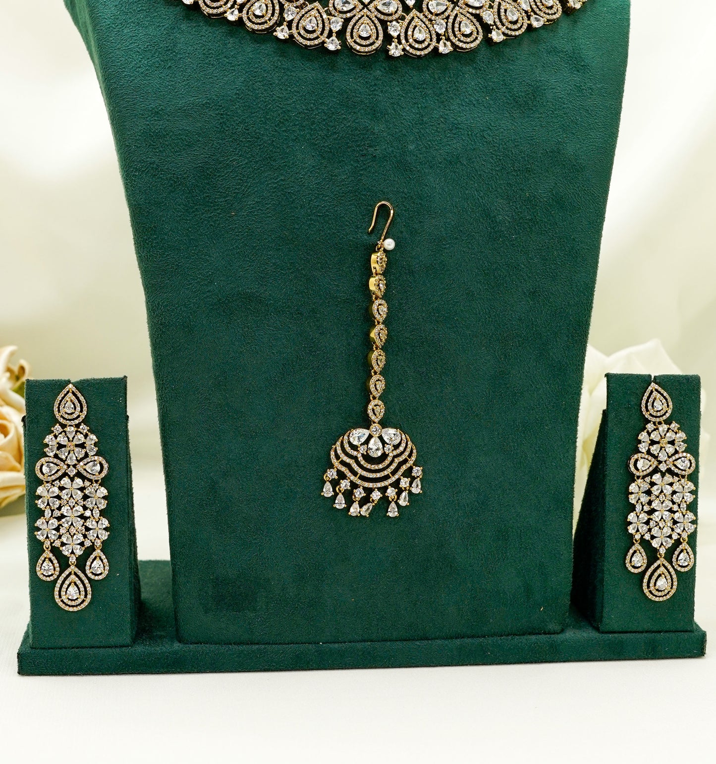 Gold/White Party Set - American Stone Jewellery Set – Necklace Set with Earrings & Tikka