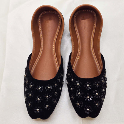 Modest Hand-Embroidered Khussa Shoes – Traditional Flat Footwear for Women’s Eid, Nikah & Walima