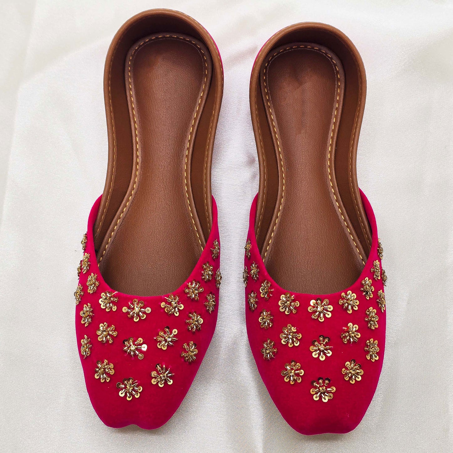 Modest Hand-Embroidered Khussa Shoes – Traditional Flat Footwear for Women’s Eid, Nikah & Walima
