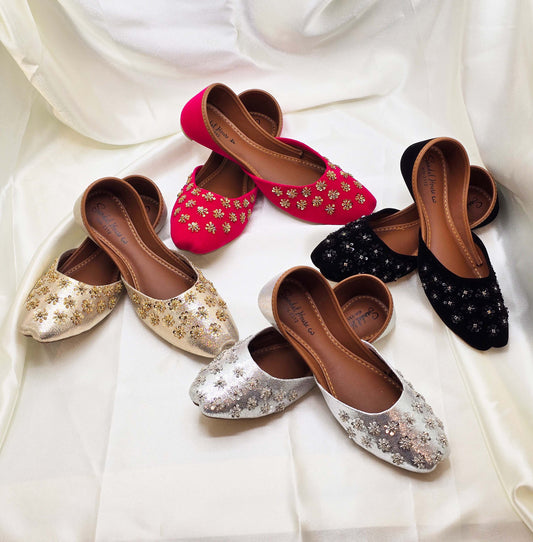 Modest Hand-Embroidered Khussa Shoes – Traditional Flat Footwear for Women’s Eid, Nikah & Walima