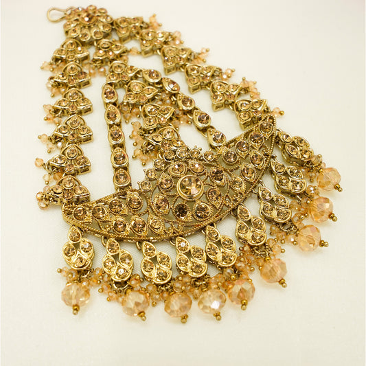 Antique Gold Chand Tikka – Heavy Bridal Headpiece with Champagne Stones for Mehndi, Nikah & Walima